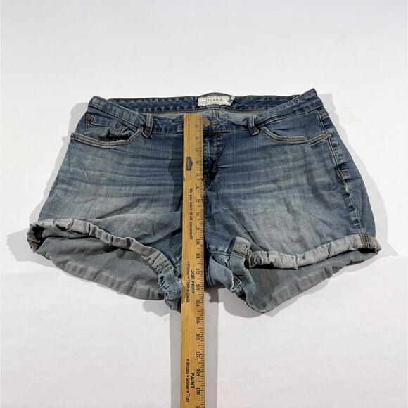 Torrid Blue Mid Rise Short Short Denim Rolled Distressed Jeans Shorts Sz 18 Hole - Picture 6 of 13